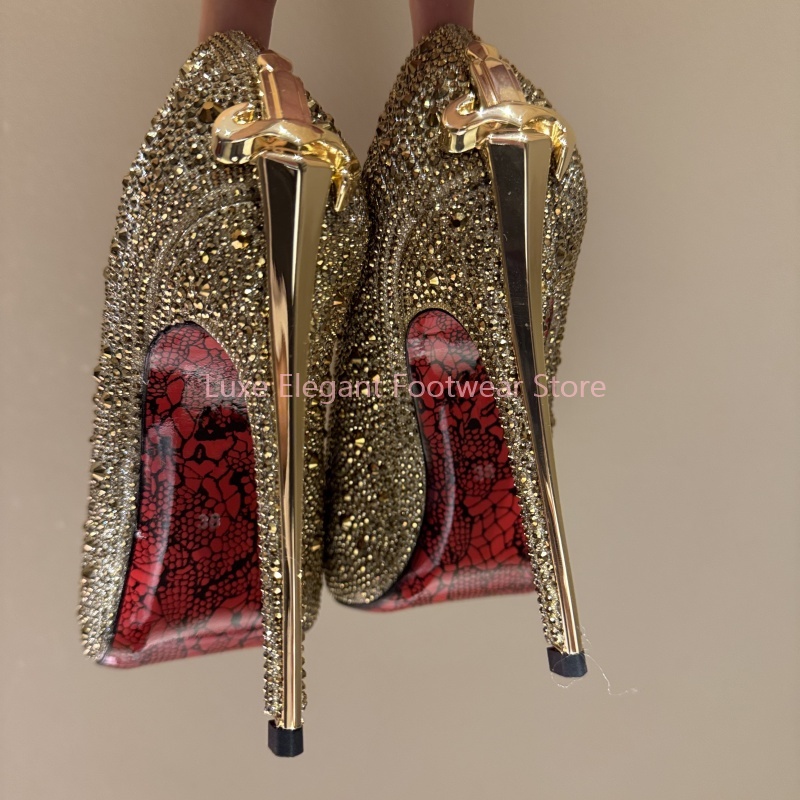 Dress Shoe Pointed - Złote Błyszczące Szpilki w Kształcie Miecza