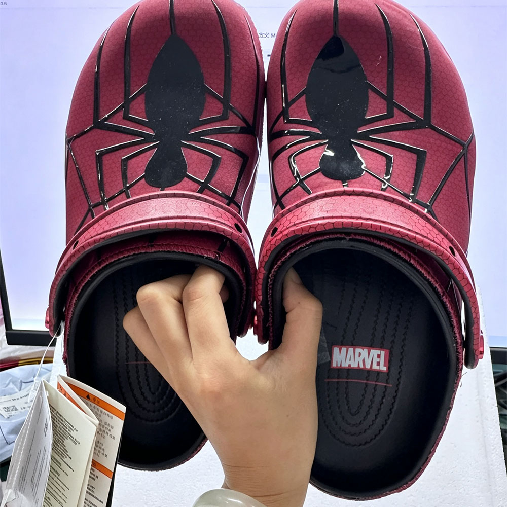 Klapki z nadrukiem Spider-Mana – Men Shoes Red Tape recenzja i cena